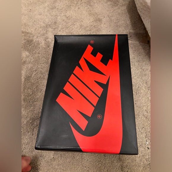 Air Jordan 1 Retro High OG “Black Metallic Gold” - Picture 3 of 8